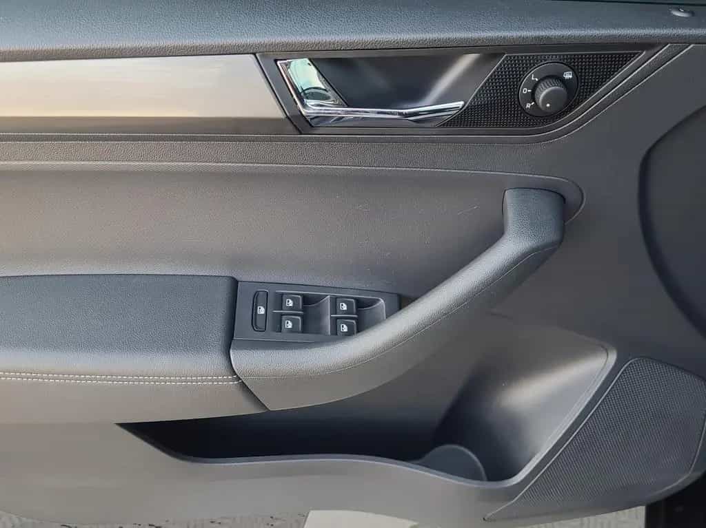 Skoda Rapid Spaceback Ambition *Navi*Panorama*Kamera* 07/2018-photo-19