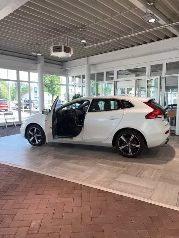 Volvo V40 R-Design T3 Navi Klima AHK LED 04/2019-photo-11
