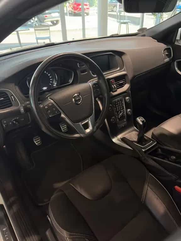Volvo V40 R-Design T3 Navi Klima AHK LED 04/2019-photo-13