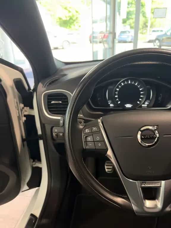 Volvo V40 R-Design T3 Navi Klima AHK LED 04/2019-photo-14