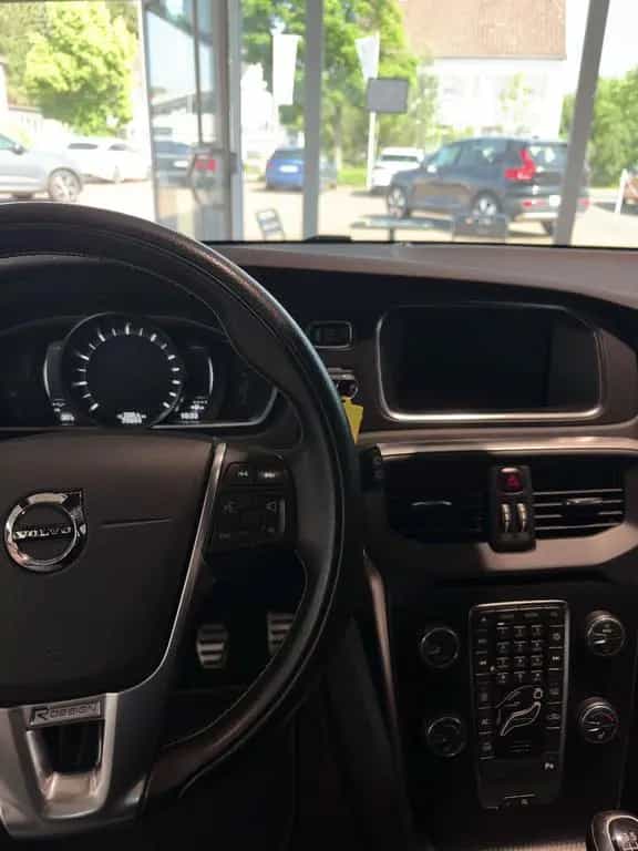 Volvo V40 R-Design T3 Navi Klima AHK LED 04/2019-photo-15