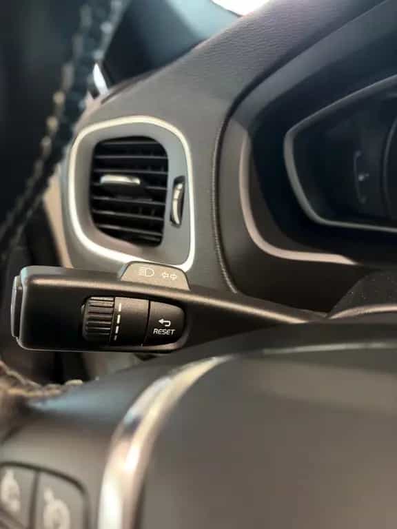 Volvo V40 R-Design T3 Navi Klima AHK LED 04/2019-photo-16