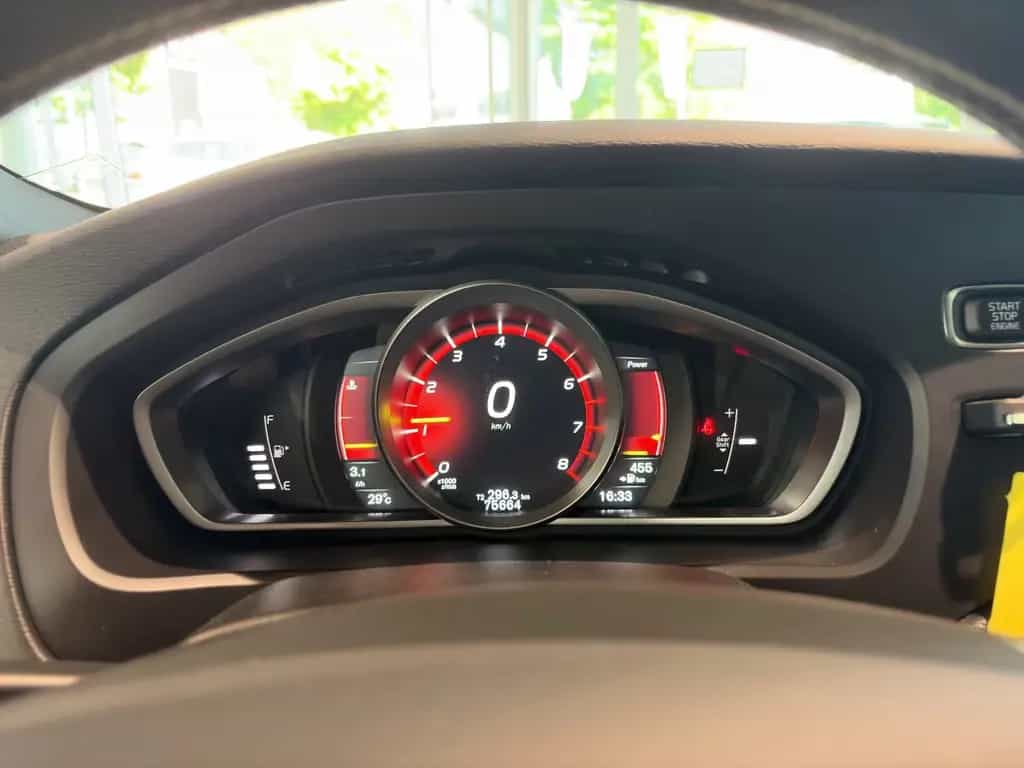 Volvo V40 R-Design T3 Navi Klima AHK LED 04/2019-photo-18