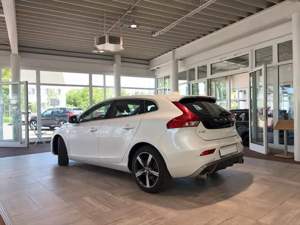 Volvo V40 R-Design T3 Navi Klima AHK LED 04/2019-photo-2