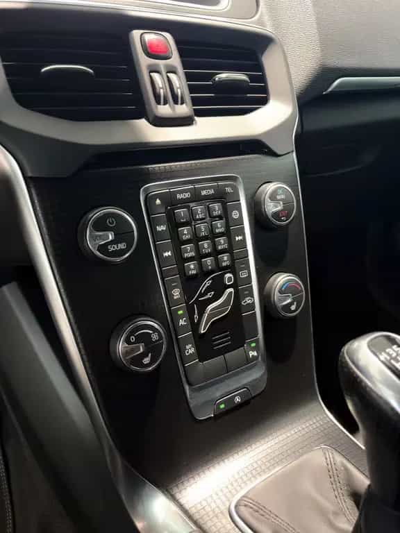 Volvo V40 R-Design T3 Navi Klima AHK LED 04/2019-photo-22
