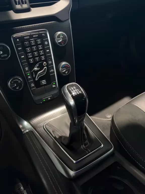 Volvo V40 R-Design T3 Navi Klima AHK LED 04/2019-photo-23