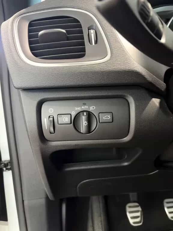 Volvo V40 R-Design T3 Navi Klima AHK LED 04/2019-photo-24