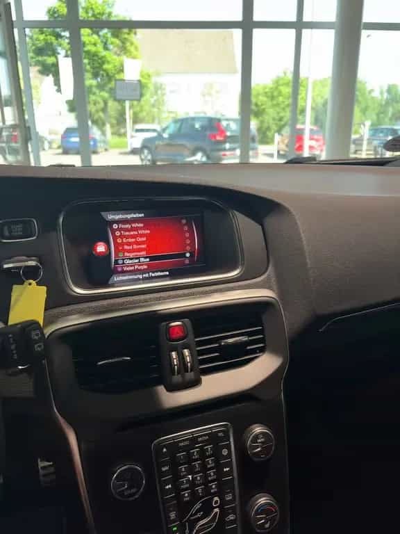 Volvo V40 R-Design T3 Navi Klima AHK LED 04/2019-photo-25