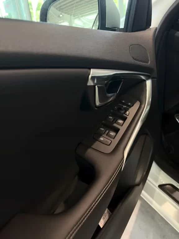 Volvo V40 R-Design T3 Navi Klima AHK LED 04/2019-photo-26