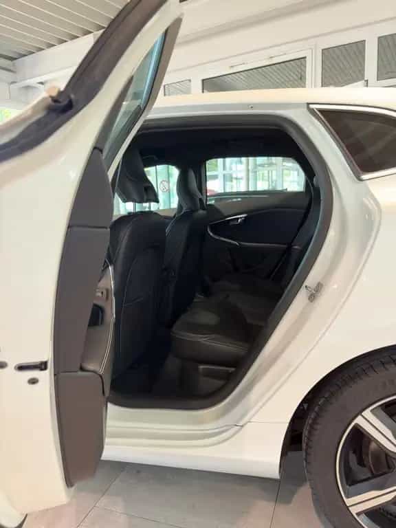 Volvo V40 R-Design T3 Navi Klima AHK LED 04/2019-photo-28