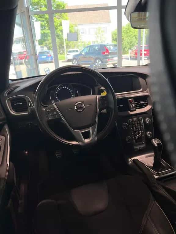 Volvo V40 R-Design T3 Navi Klima AHK LED 04/2019-photo-29