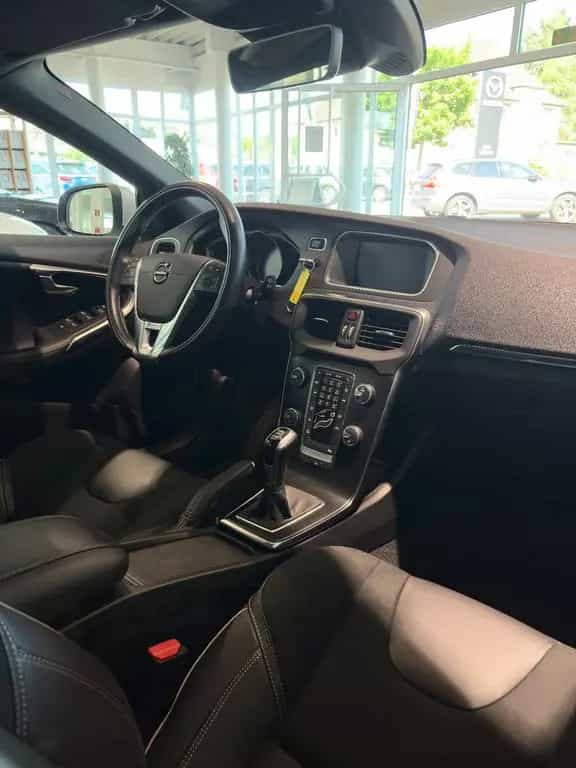 Volvo V40 R-Design T3 Navi Klima AHK LED 04/2019-photo-32