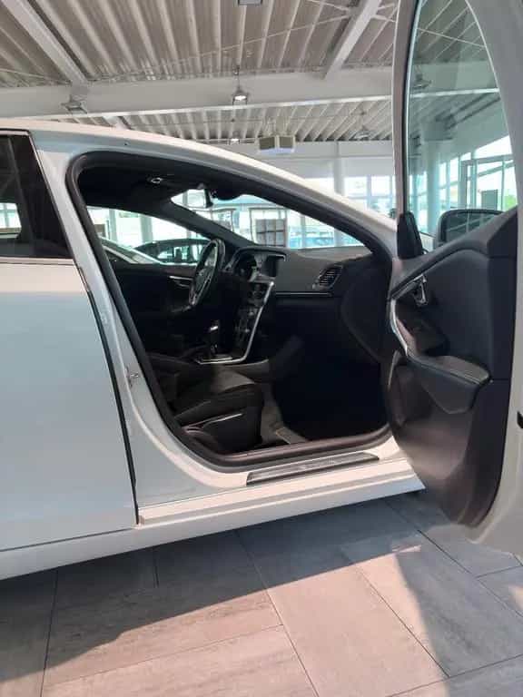 Volvo V40 R-Design T3 Navi Klima AHK LED 04/2019-photo-33