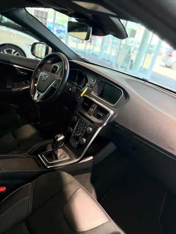 Volvo V40 R-Design T3 Navi Klima AHK LED 04/2019-photo-34