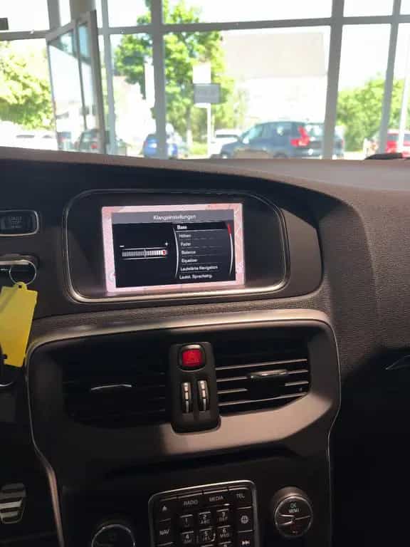 Volvo V40 R-Design T3 Navi Klima AHK LED 04/2019-photo-35
