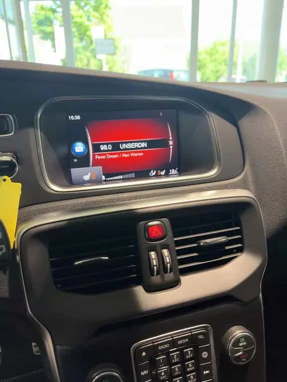 Volvo V40 R-Design T3 Navi Klima AHK LED 04/2019-photo-36