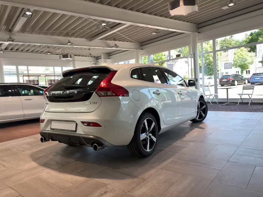 Volvo V40 R-Design T3 Navi Klima AHK LED 04/2019-photo-5