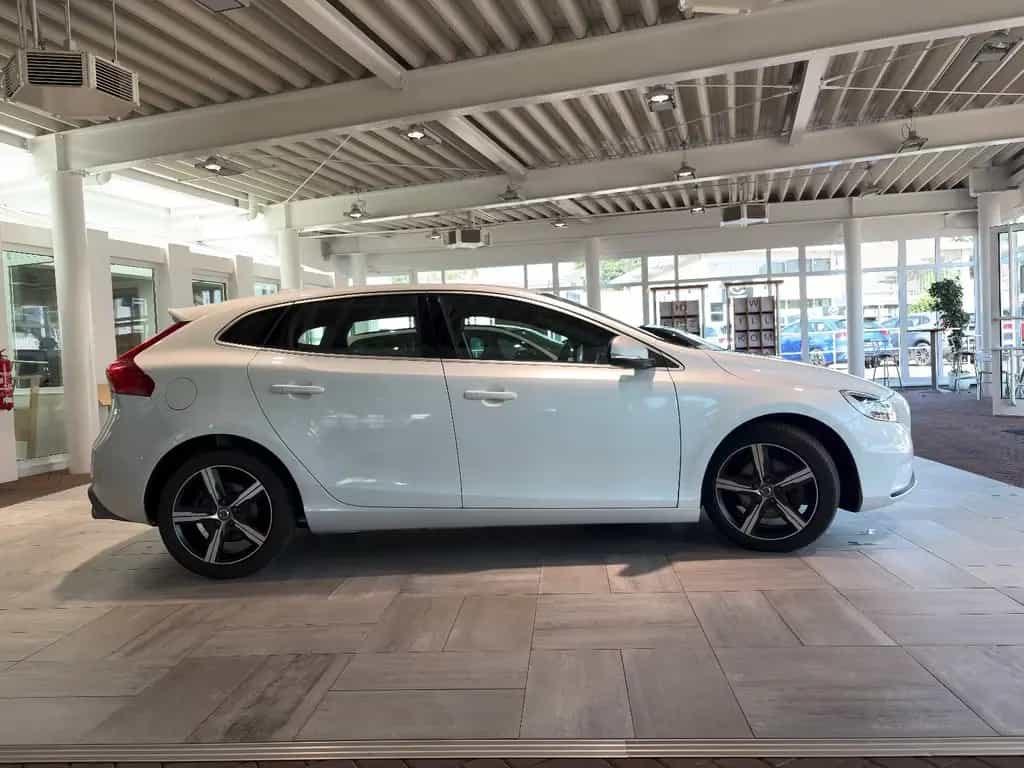 Volvo V40 R-Design T3 Navi Klima AHK LED 04/2019-photo-7
