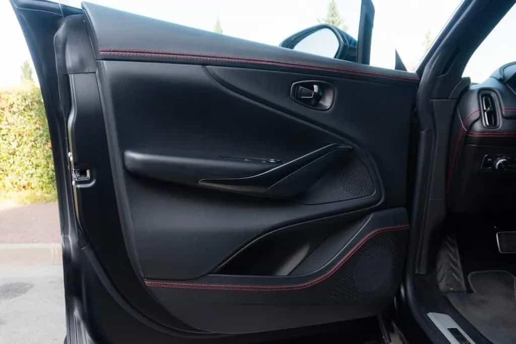 Aston Martin DBX 4.0 V8_MagnoBlack 03/2021-photo-11