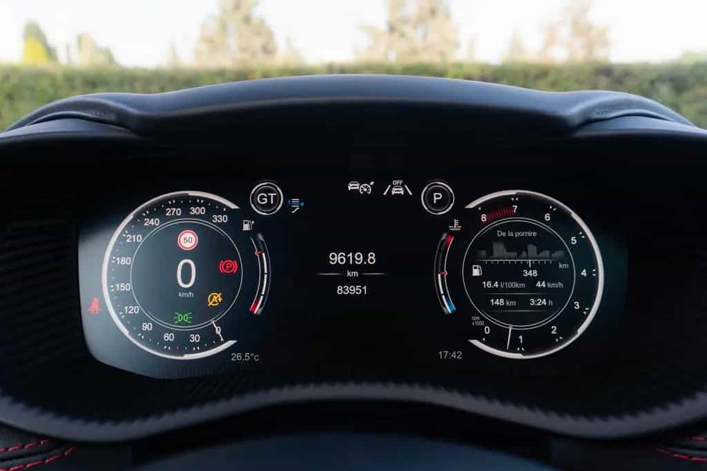 Aston Martin DBX 4.0 V8_MagnoBlack 03/2021-photo-14