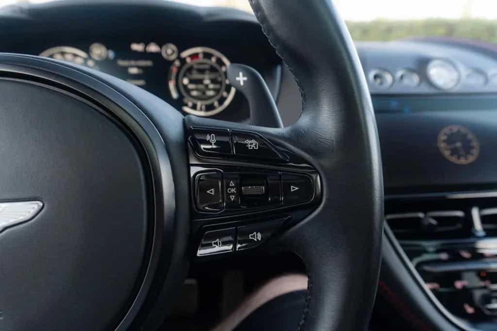 Aston Martin DBX 4.0 V8_MagnoBlack 03/2021-photo-16