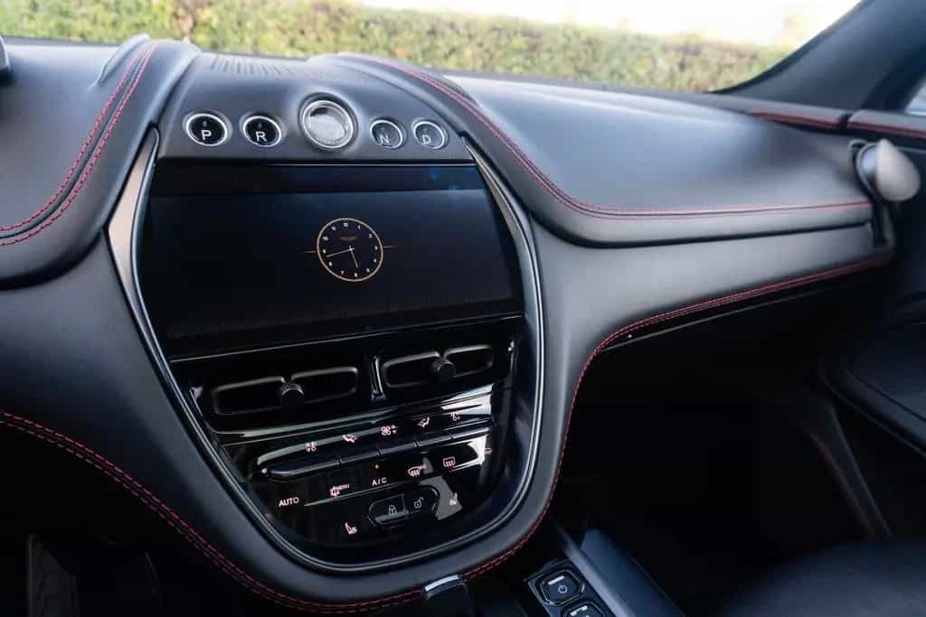 Aston Martin DBX 4.0 V8_MagnoBlack 03/2021-photo-17