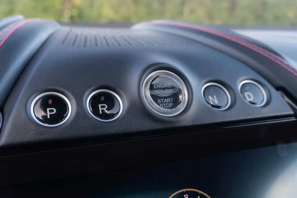 Aston Martin DBX 4.0 V8_MagnoBlack 03/2021-photo-18