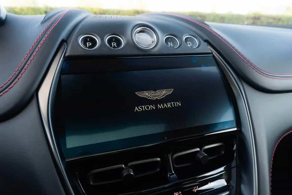 Aston Martin DBX 4.0 V8_MagnoBlack 03/2021-photo-19