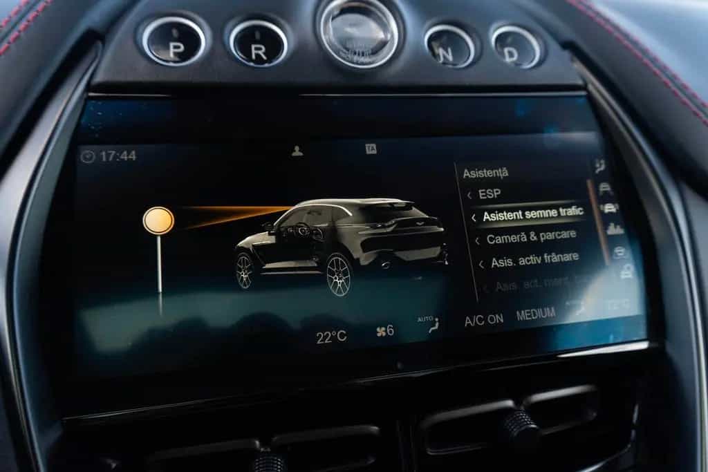 Aston Martin DBX 4.0 V8_MagnoBlack 03/2021-photo-21