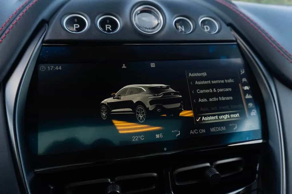 Aston Martin DBX 4.0 V8_MagnoBlack 03/2021-photo-22