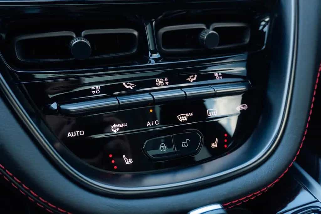 Aston Martin DBX 4.0 V8_MagnoBlack 03/2021-photo-25