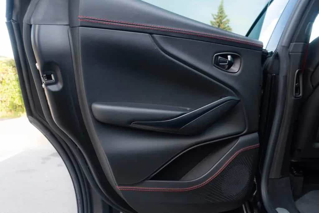 Aston Martin DBX 4.0 V8_MagnoBlack 03/2021-photo-32