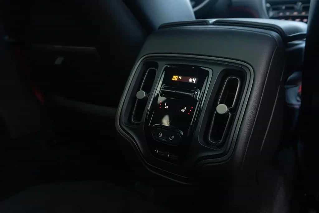 Aston Martin DBX 4.0 V8_MagnoBlack 03/2021-photo-36