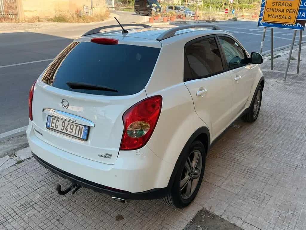 Ssangyong Korando 2.0 e-XDi 175 CV AWD AT Classy 06/2011-photo-3