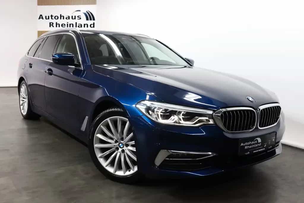 BMW 520 i Tour. Luxury Line*PANO*HEAD-UP*KAMERA*AHK* 01/2020-photo-1