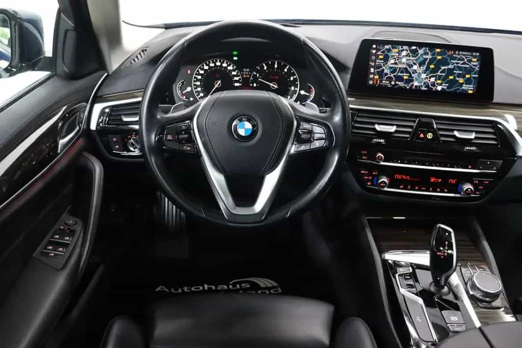 BMW 520 i Tour. Luxury Line*PANO*HEAD-UP*KAMERA*AHK* 01/2020-photo-15