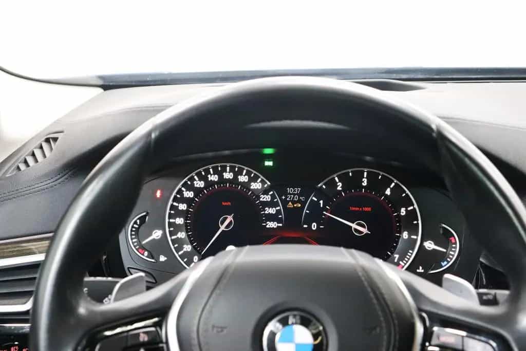 BMW 520 i Tour. Luxury Line*PANO*HEAD-UP*KAMERA*AHK* 01/2020-photo-19
