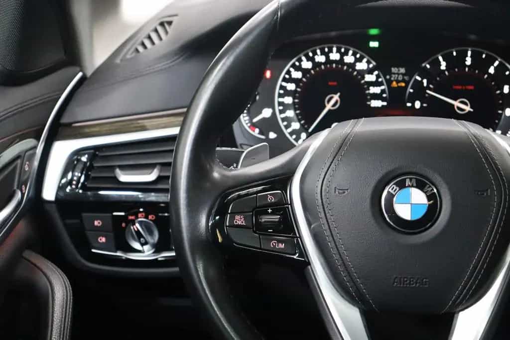 BMW 520 i Tour. Luxury Line*PANO*HEAD-UP*KAMERA*AHK* 01/2020-photo-20