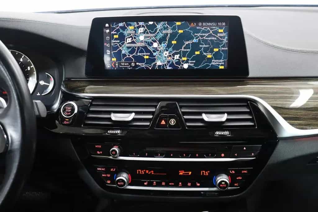 BMW 520 i Tour. Luxury Line*PANO*HEAD-UP*KAMERA*AHK* 01/2020-photo-23