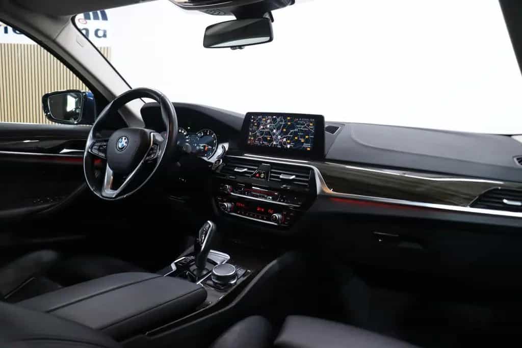 BMW 520 i Tour. Luxury Line*PANO*HEAD-UP*KAMERA*AHK* 01/2020-photo-28