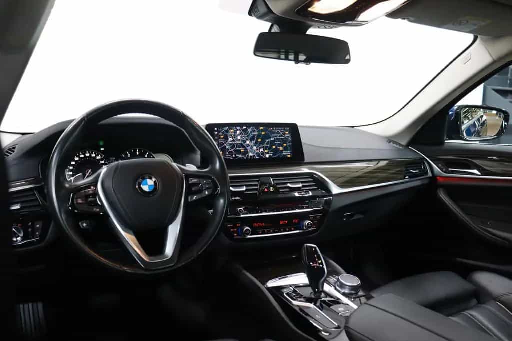 BMW 520 i Tour. Luxury Line*PANO*HEAD-UP*KAMERA*AHK* 01/2020-photo-30