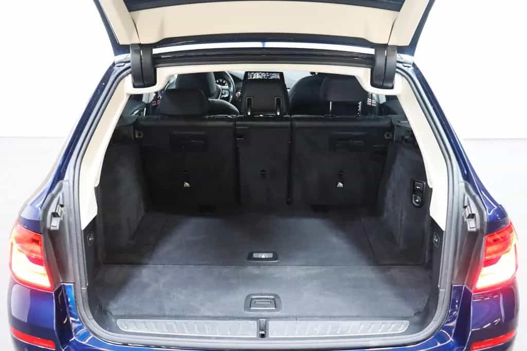 BMW 520 i Tour. Luxury Line*PANO*HEAD-UP*KAMERA*AHK* 01/2020-photo-32