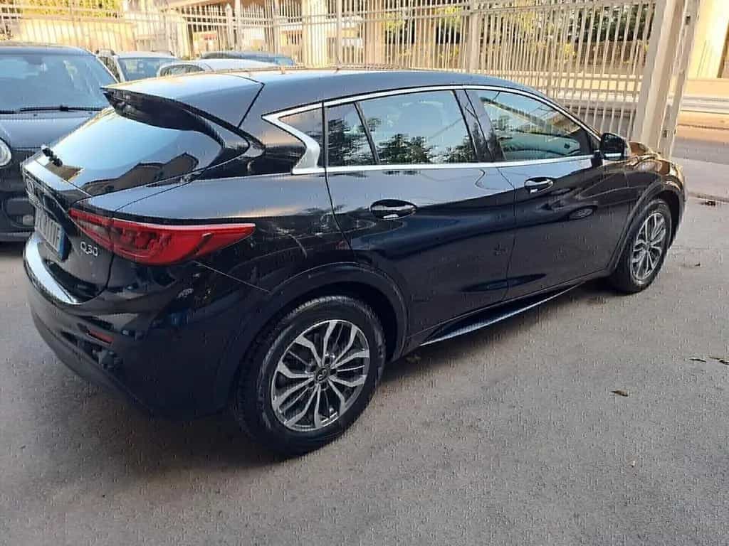 Infiniti Q30 1.5 diesel Premium 07/2017-photo-3