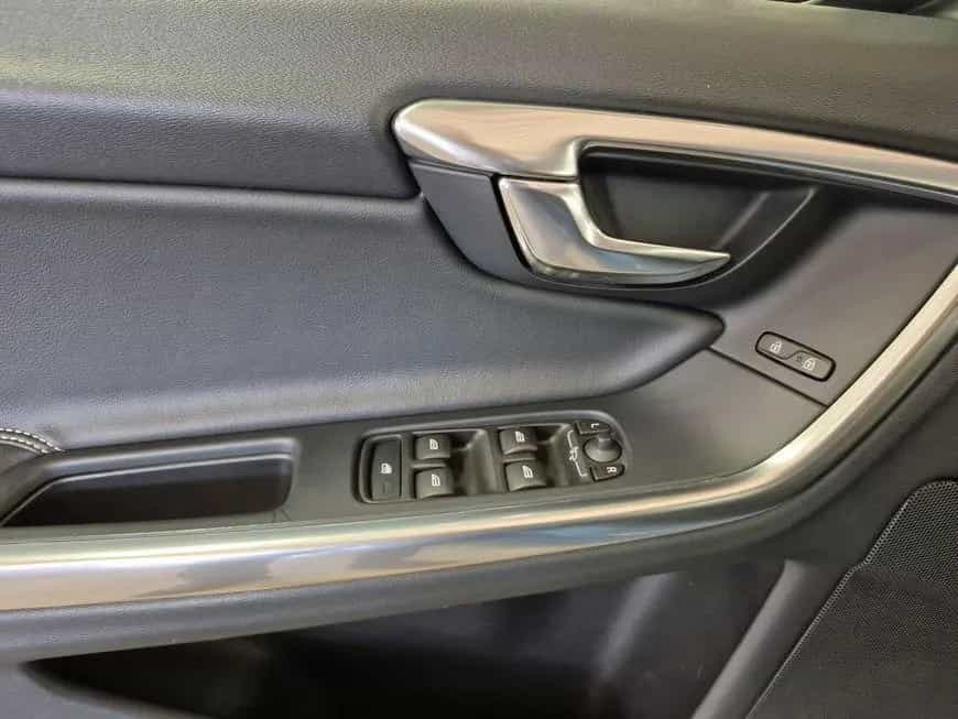 Volvo V60 T3 Momentum 10/2016-photo-14