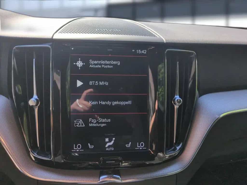 Volvo XC60 T4 R-Design 2WD Automatik Bluetooth Navi 05/2019-photo-13