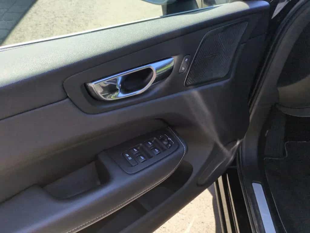 Volvo XC60 T4 R-Design 2WD Automatik Bluetooth Navi 05/2019-photo-8