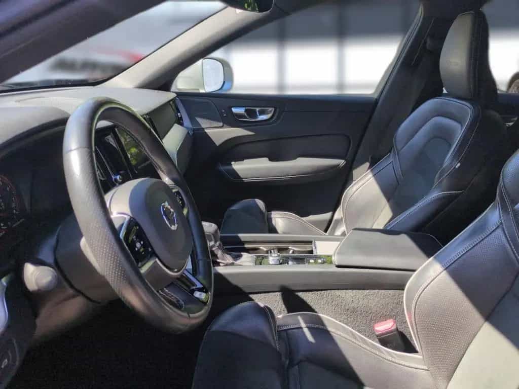 Volvo XC60 T4 R-Design 2WD Automatik Bluetooth Navi 05/2019-photo-9