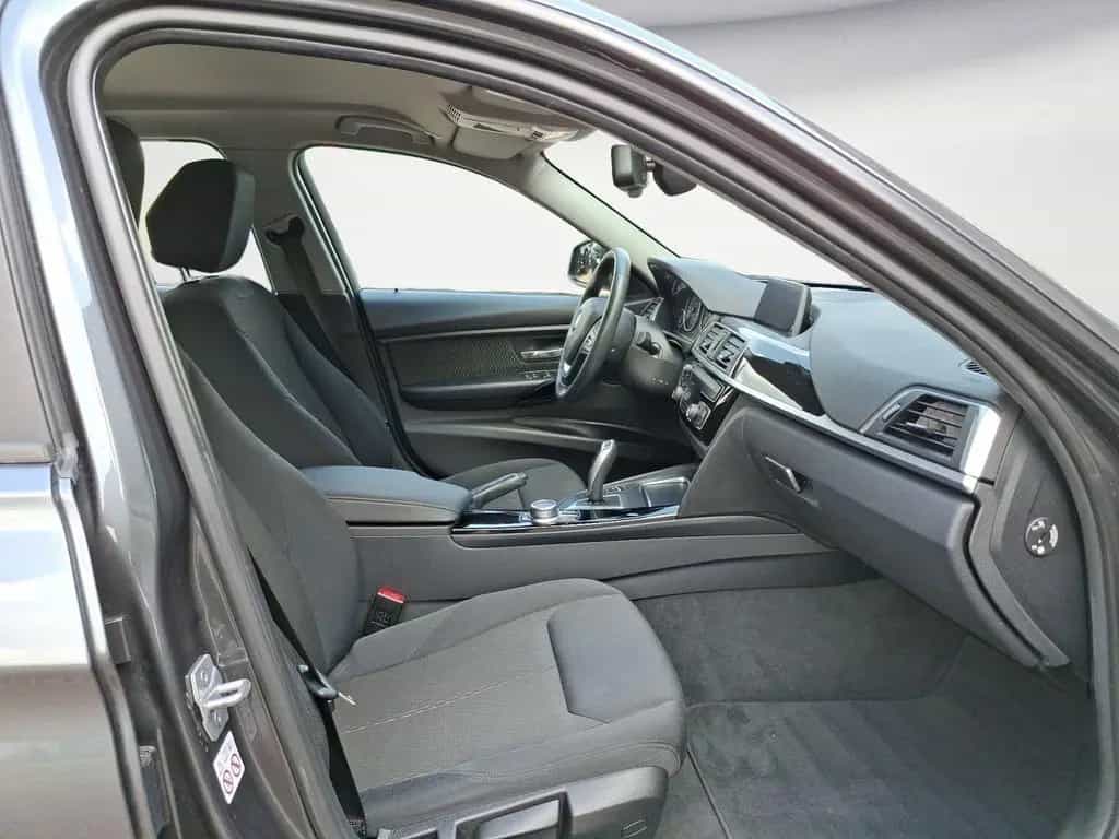BMW 320 i Touring Advantage Sitzheizung, PDC, Fernlic 04/2019-photo-8