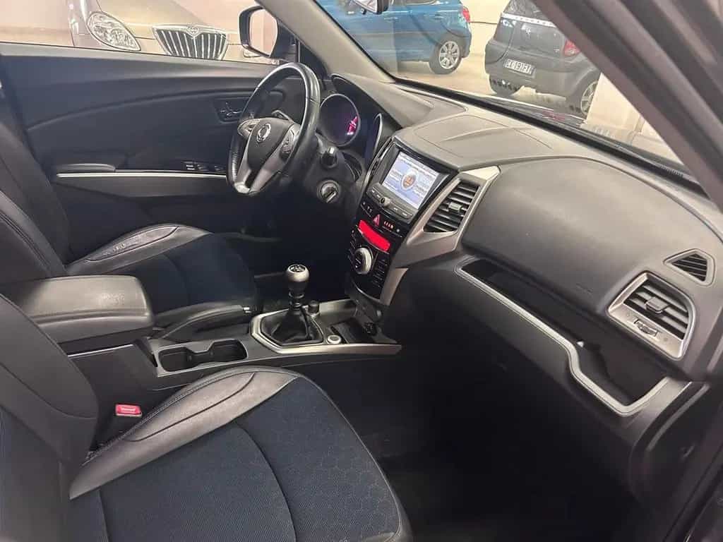 Ssangyong Tivoli 1.6d 2WD GO Be Hot Aebs 04/2017-photo-10