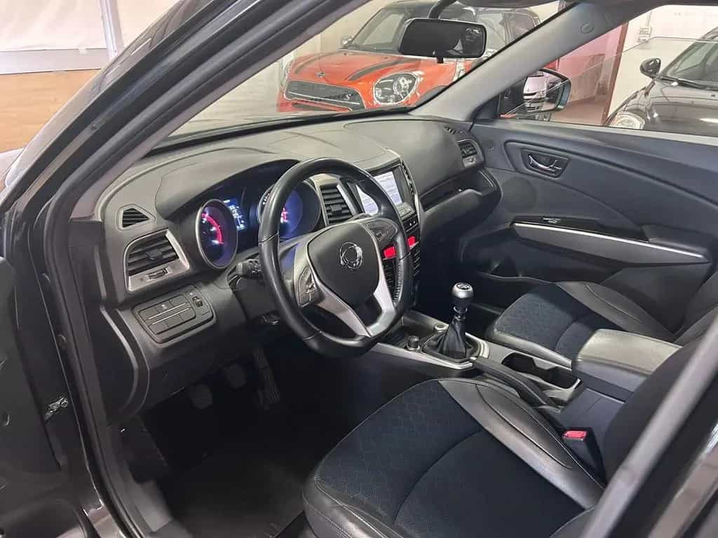 Ssangyong Tivoli 1.6d 2WD GO Be Hot Aebs 04/2017-photo-11